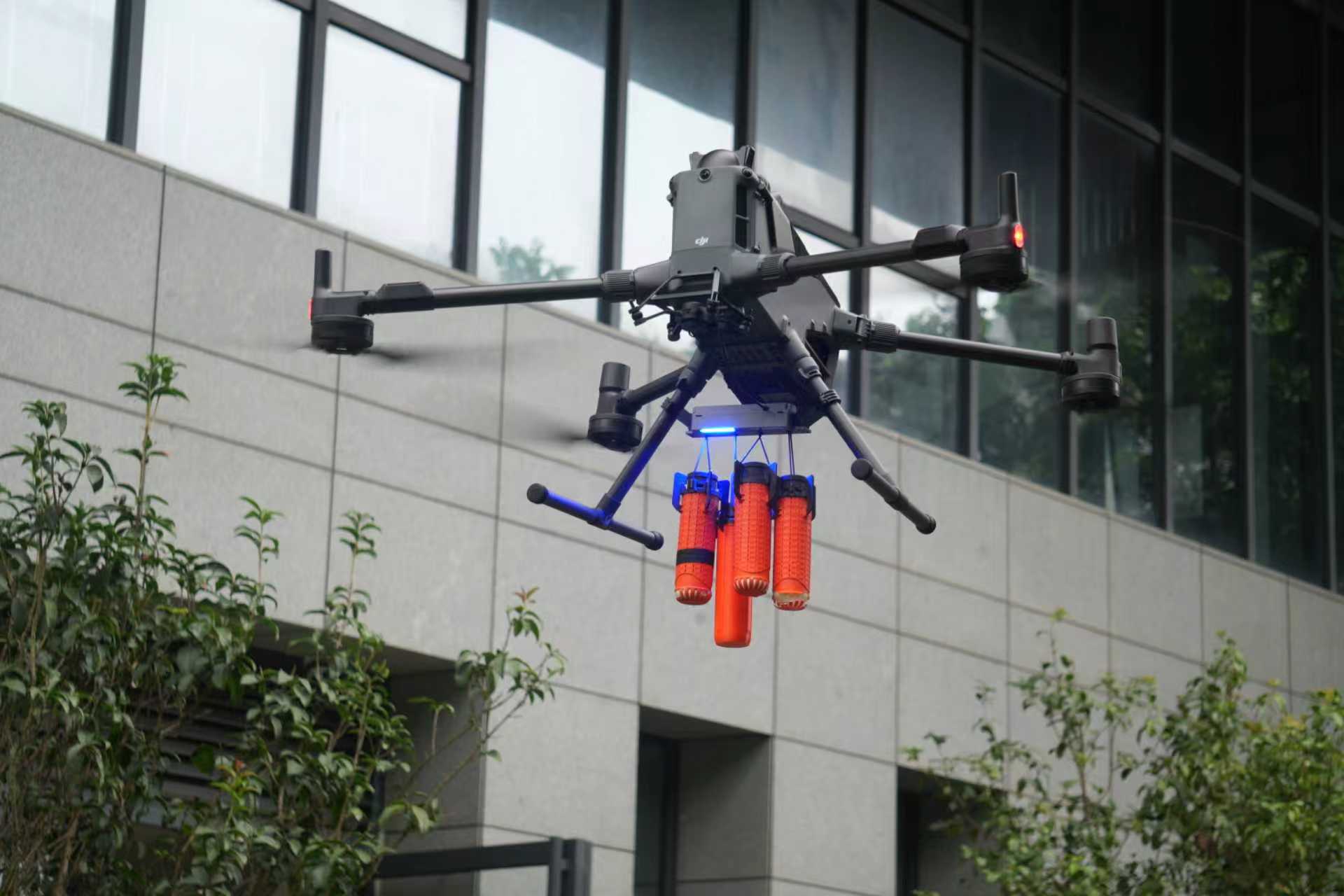 BK400 Red & Blue Warning Throwing Device